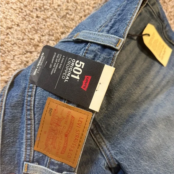 Levi's 501 Cropped Straight Jeans - Picture 2 of 4